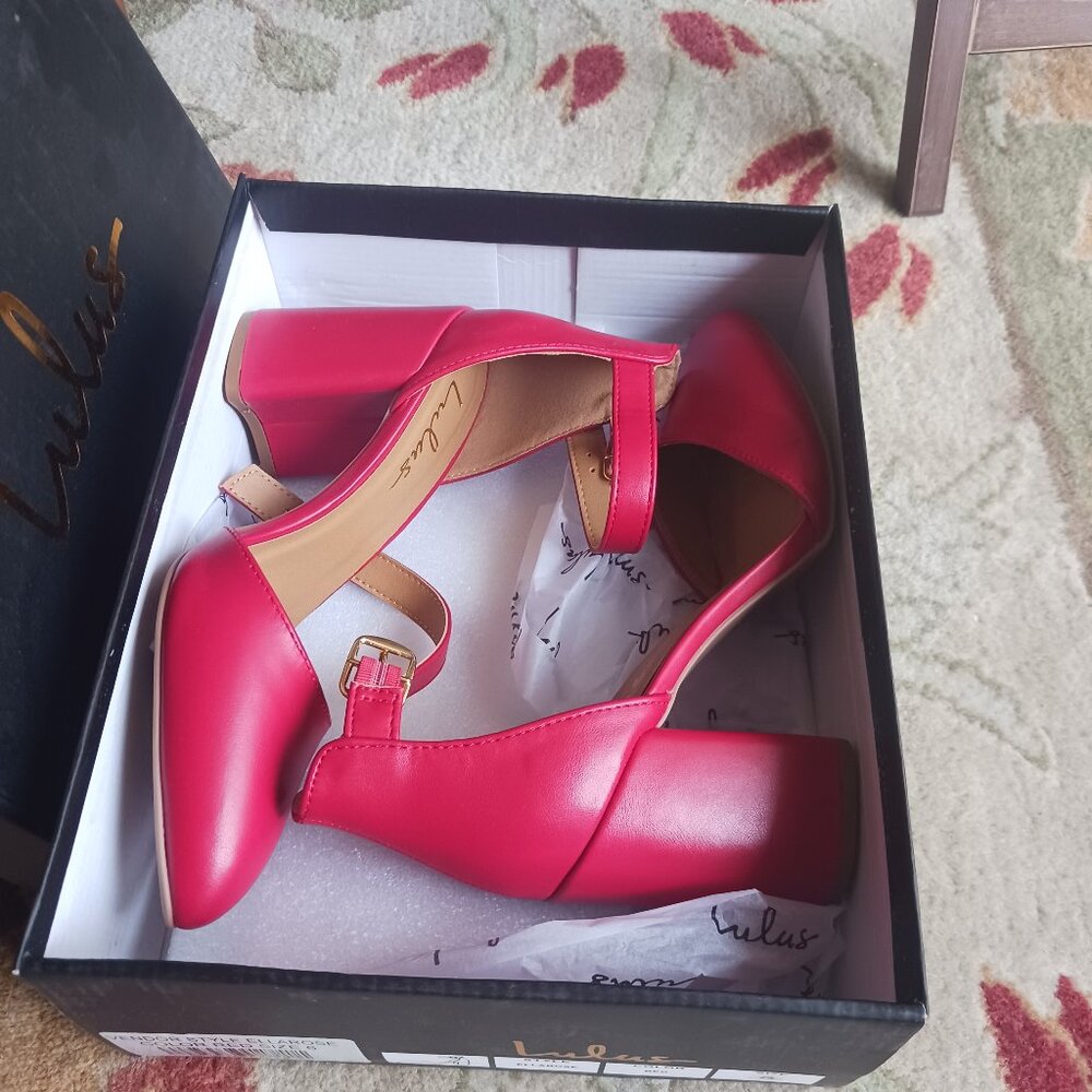 Lulu's red heels